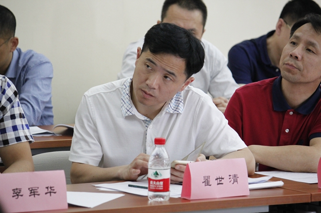 大秦硅藻泥總經(jīng)理瞿世清受邀出席會(huì)議